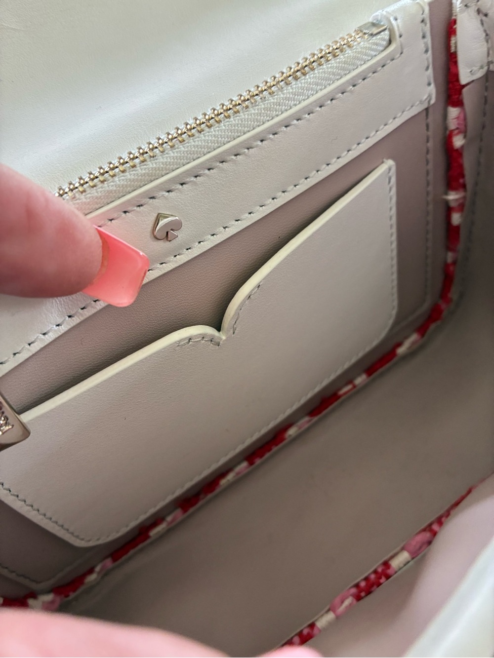 NEW, GORGEOUS KATE SPADE BAG! The heart turns to open! ♠️♠️ - Picture 3 of 14